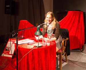 Nadine Witt ist die Autorin von Der Blaubart von Fehmarn, die Lebensgeschichte des Frauenmörders Arwed Imiela, sie arbeitet an weiteren Buchprojekte